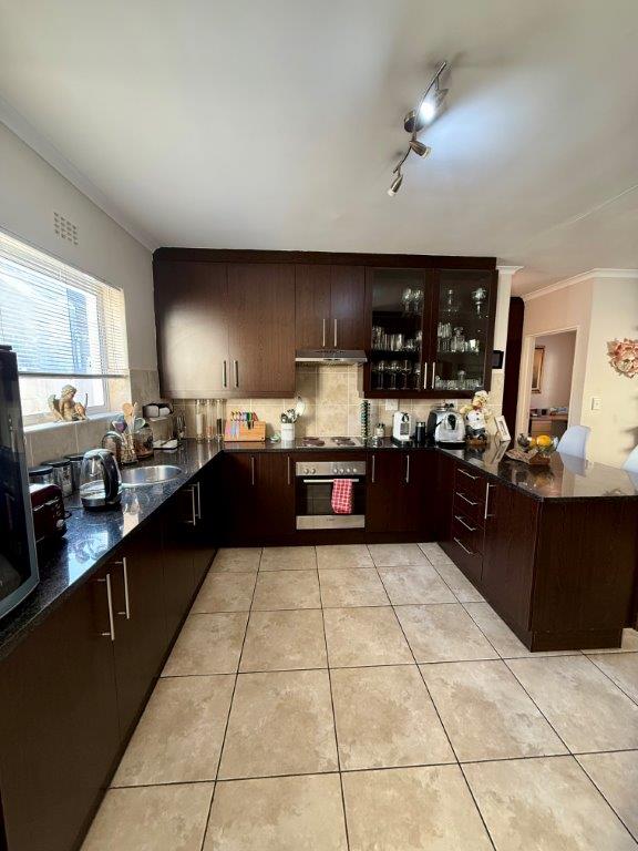 To Let 3 Bedroom Property for Rent in Sunningdale Western Cape